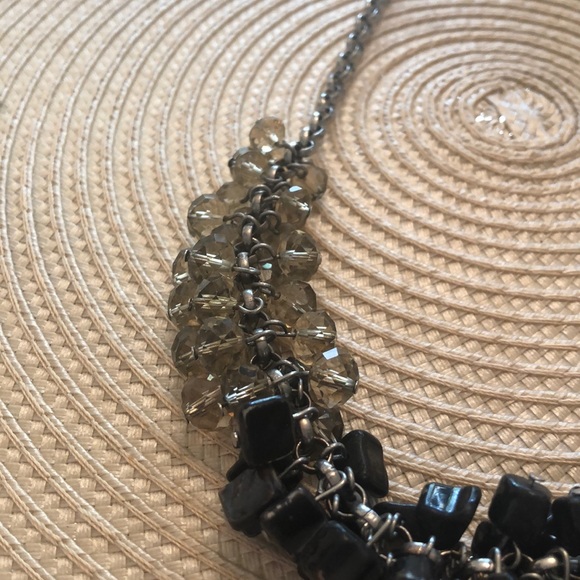 Tri color glass beaded necklace very versatile - Picture 4 of 4